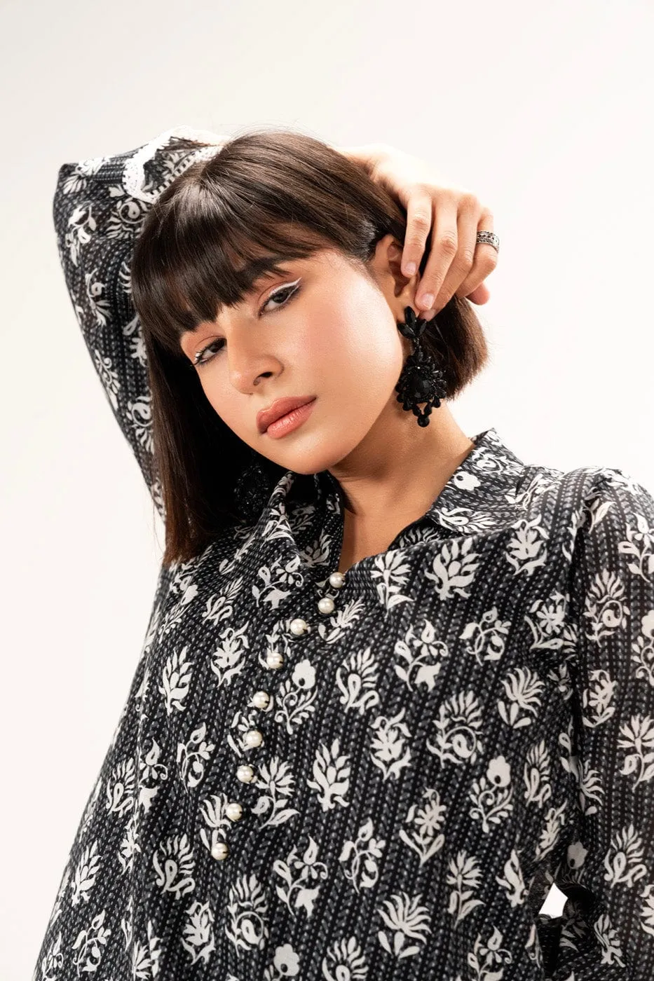 2 Pc Printed Lawn Shirt With Cambric Trouser