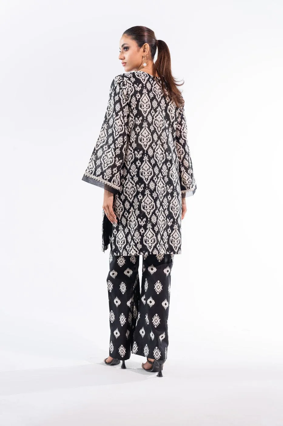 2 Pc Printed Lawn Shirt With Cambric Trouser