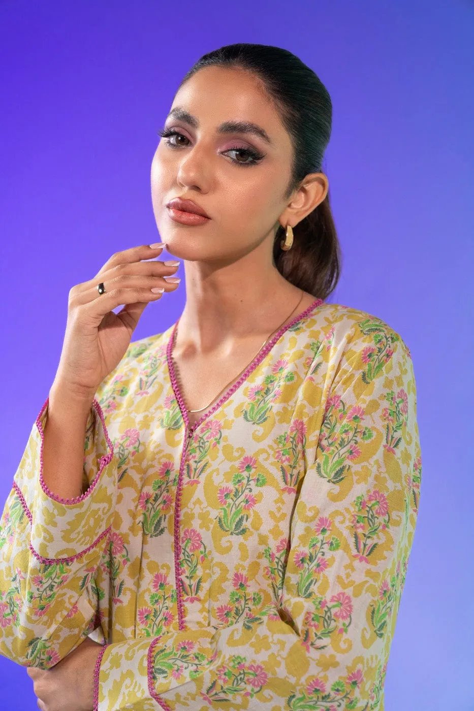 2 Pc Printed Lawn Suit With Cambric Trouser