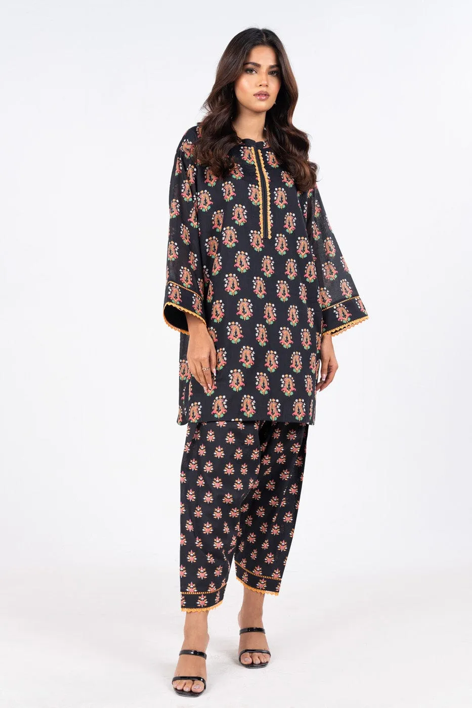 2 Pc Printed Lawn Suit With Cambric Trouser
