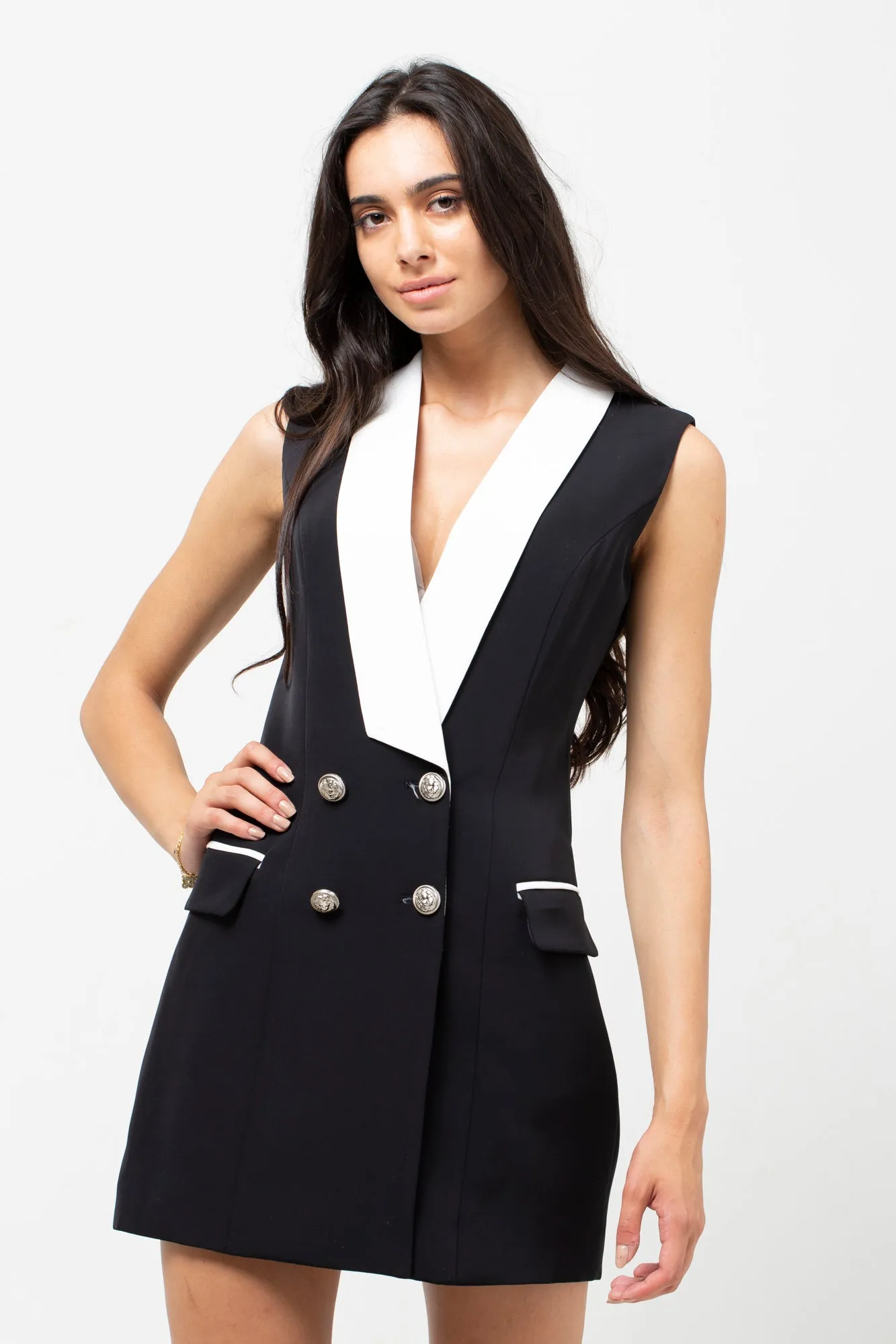BLACK SLEEVELESS DRESS WHITE COLLAR