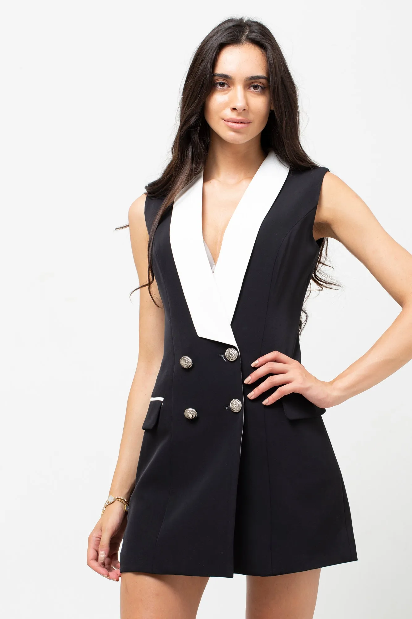 BLACK SLEEVELESS DRESS WHITE COLLAR