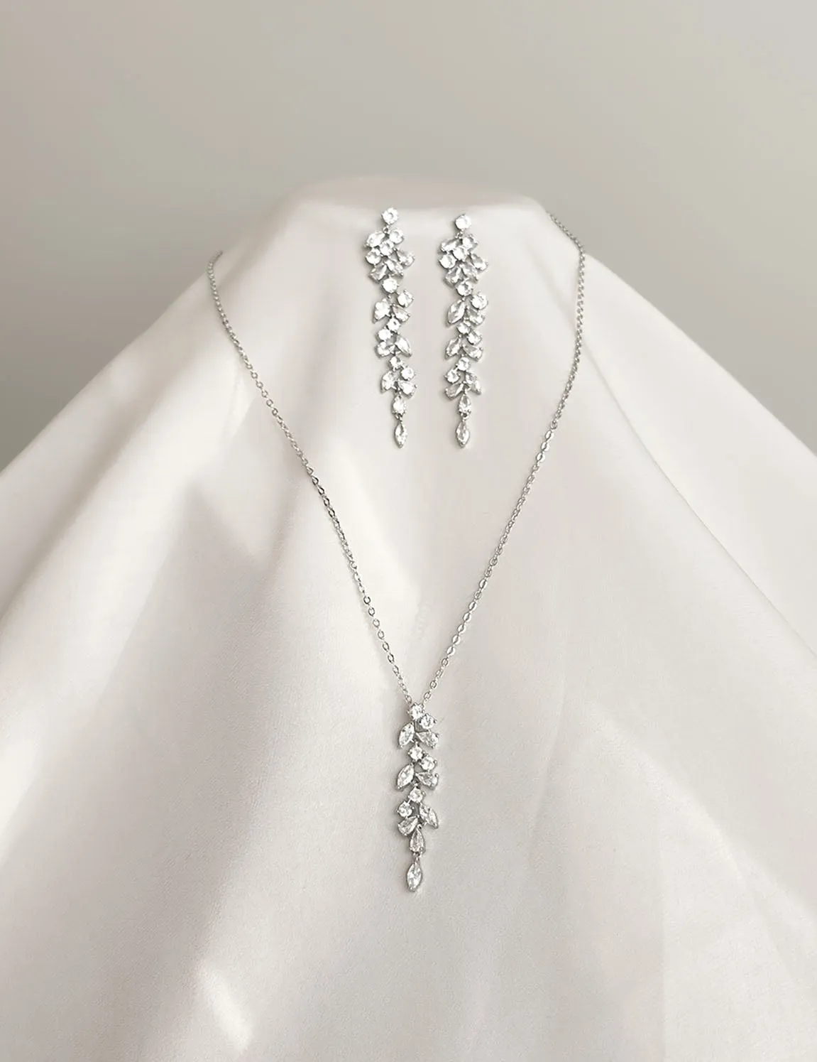 Emma – Crystal Drop Necklace