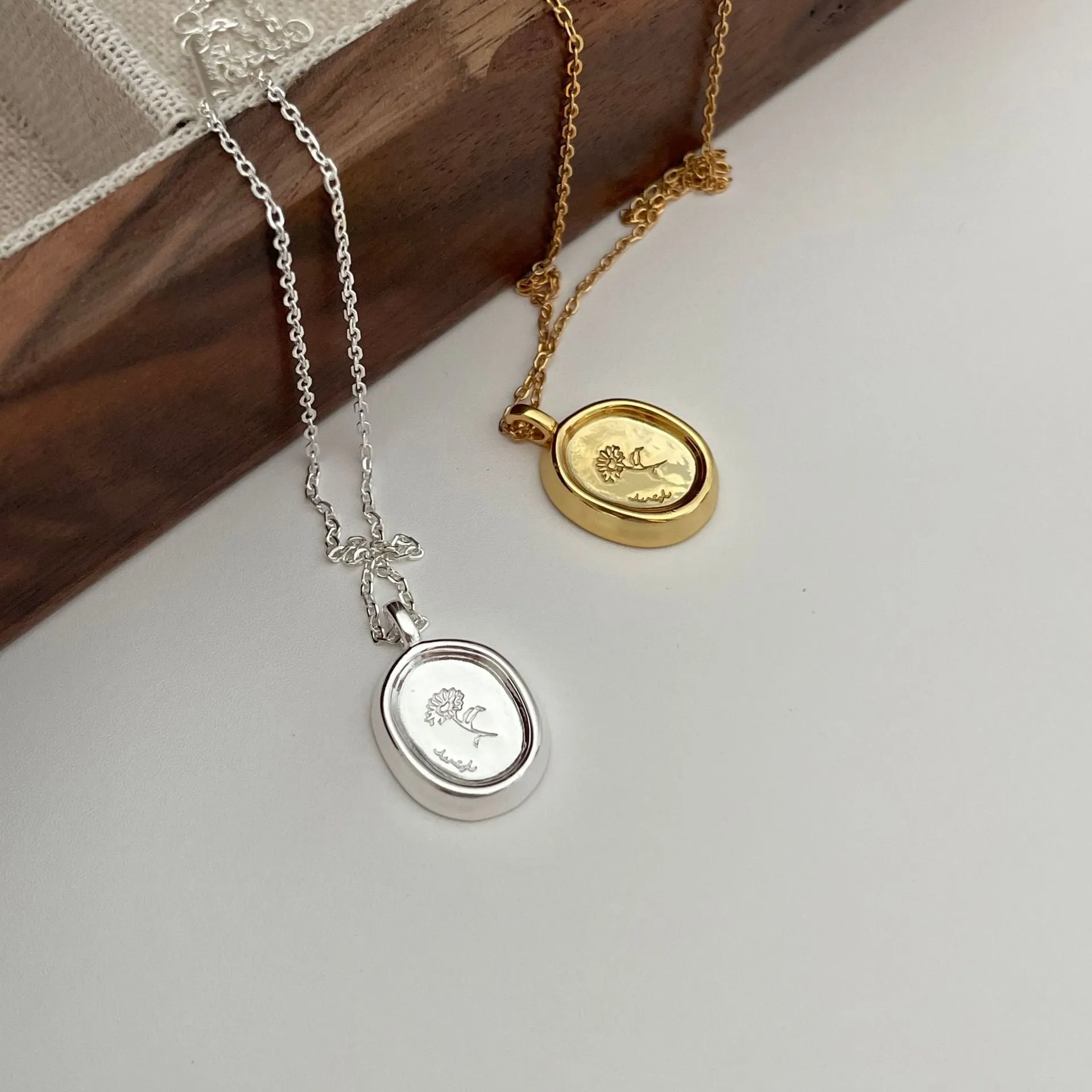 Simple Style Flower Sterling Silver Pendant Necklace -Silver