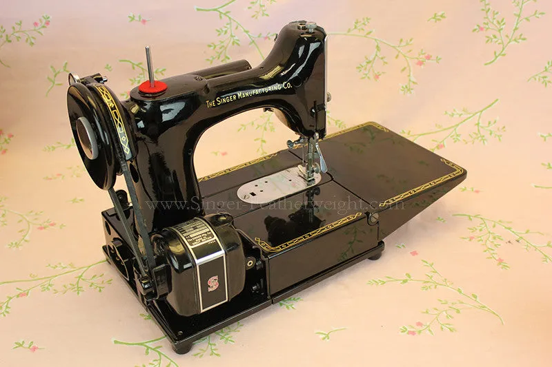 Singer Featherweight 222K Sewing Machine EK633***