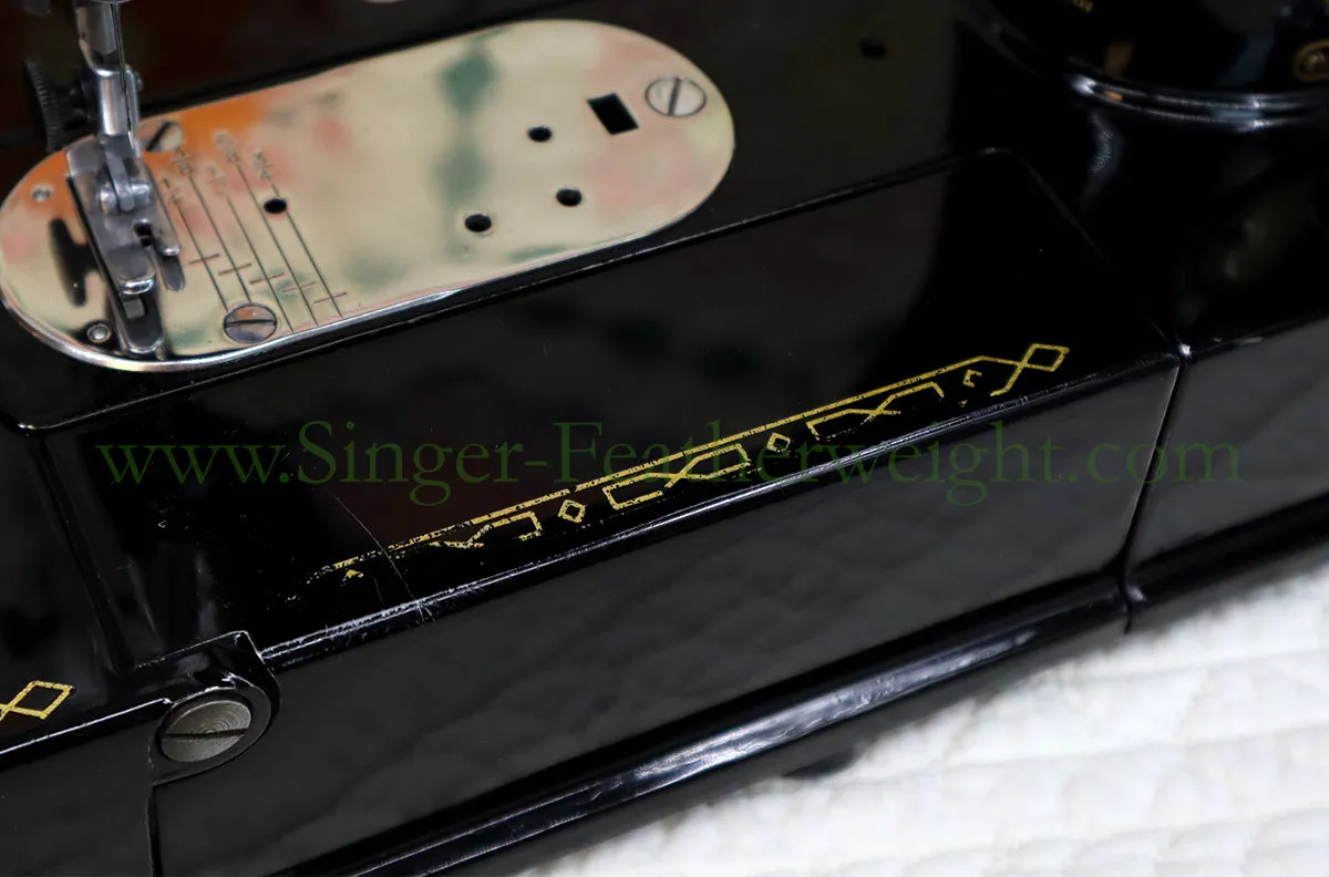 Singer Featherweight 222K Sewing Machine EK636***